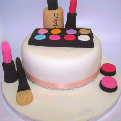 Make up cake 💋💄 #makeup #lipgloss #lipstick #cake #mac #makeupcake #pink  #dripcake #birthdaycake #cakedesign #nyc #nycbaker #state... | Instagram