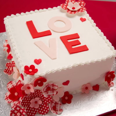 Love Flowers Valentines Day Cake in Lahore